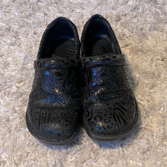 B.o.c. Clogs - Picture 2 of 4